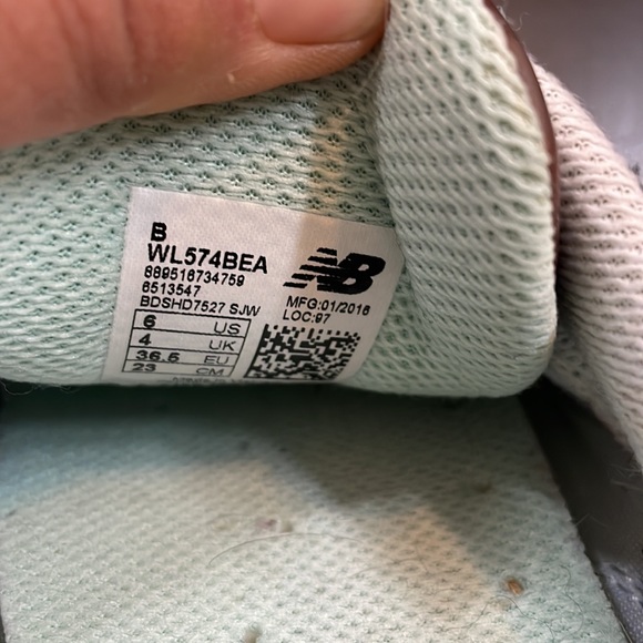 New Balance 574 sneakers size 6 women - Picture 4 of 5